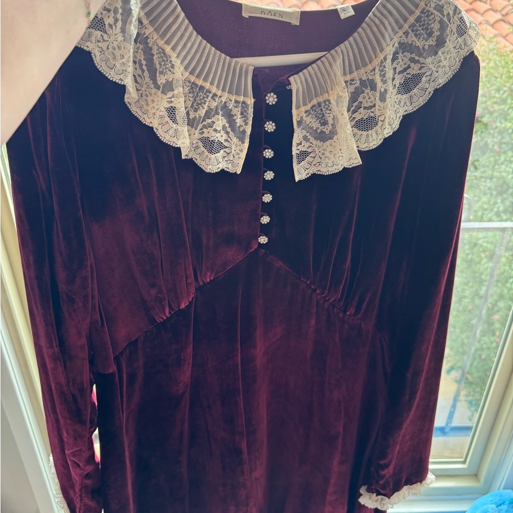 Doen Burgundy Lisbeth Long Sleeve Velvet Dress with Lace Collar - Picture 6 of 6